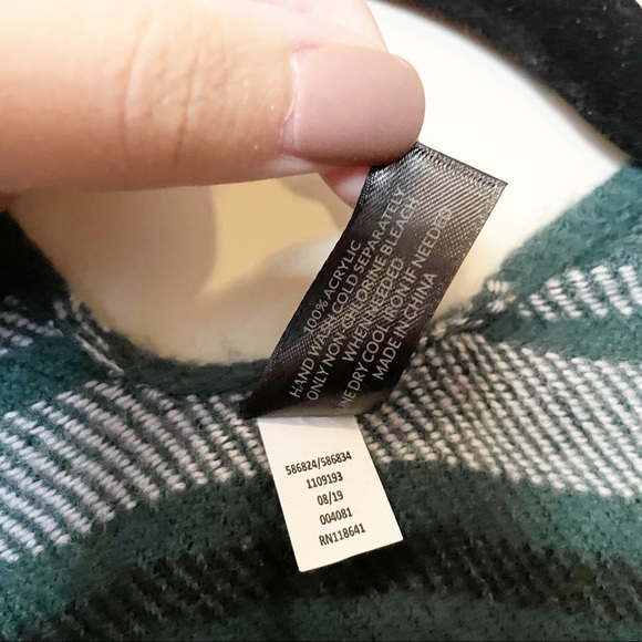 Lane Bryant Green Plaid Fringe Flannel Scarf Wrap Poncho - Picture 8 of 9